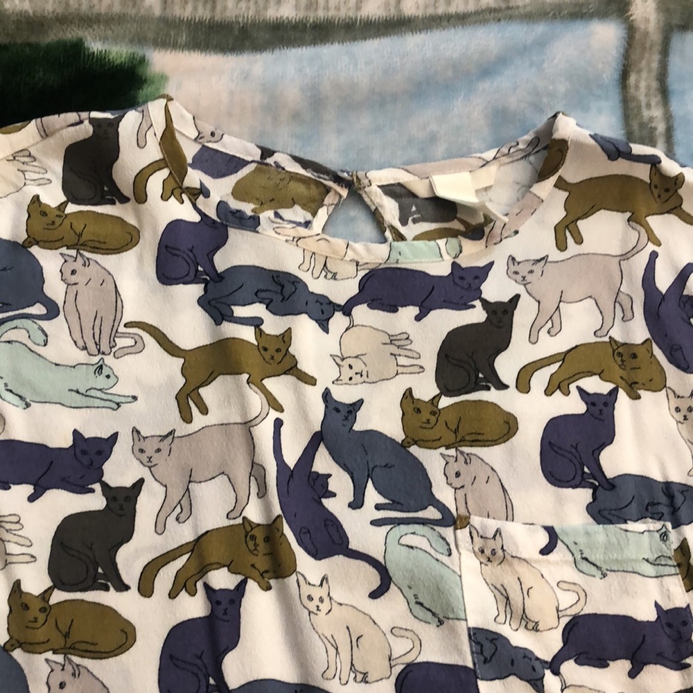 H&M top. Viscose 100%. Size 12 - Picture 5 of 9